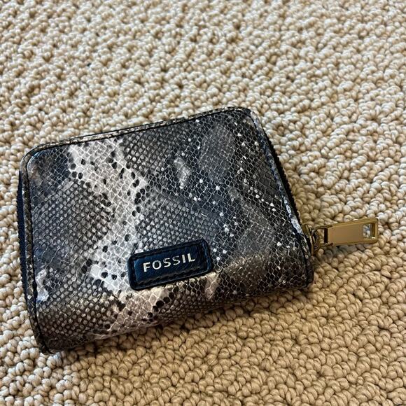 Fossil Handbags - Fossil Women’s Evelyn Zip Bifold Python, Faux Leather, Grey